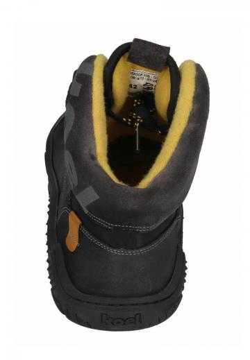 Ботинки на шнуровке