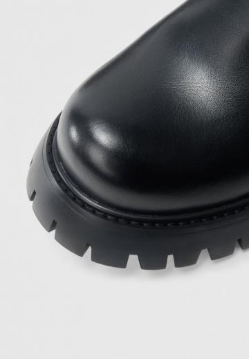 Ботинки на шнуровке