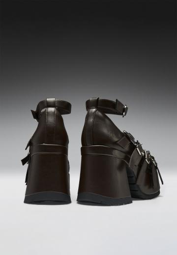 Туфли с высоким носом