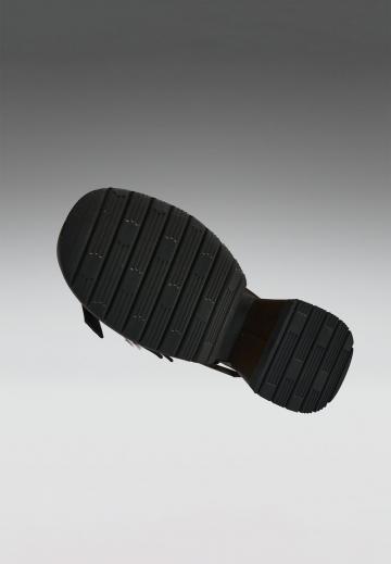 Туфли с высоким носом