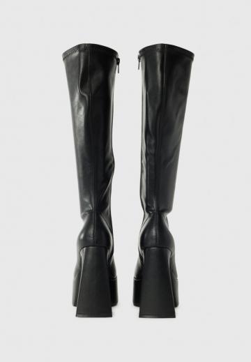 Высокие сапоги