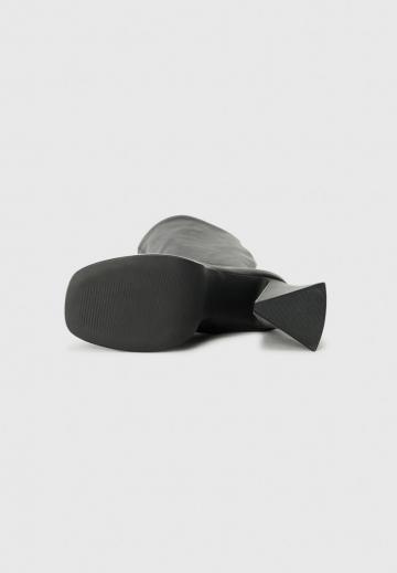 Высокие сапоги