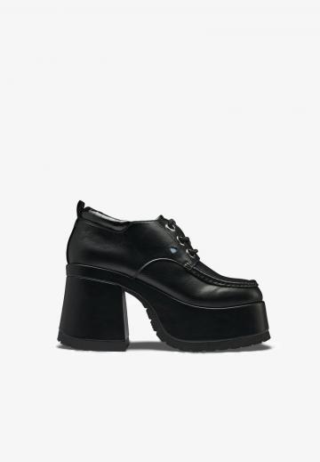 Туфли на шнуровке