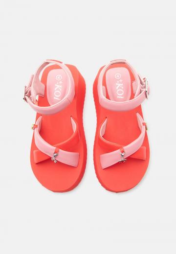 Босоножки на танкетке