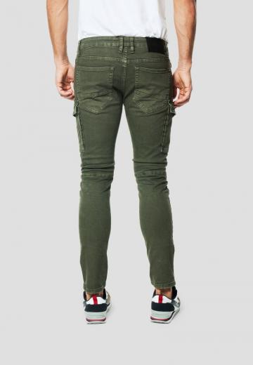 Брюки с накладными карманами