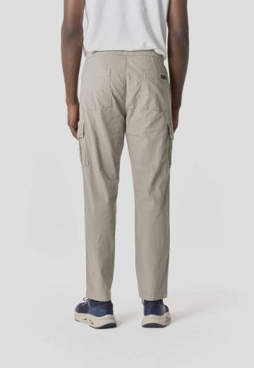 Брюки с накладными карманами
