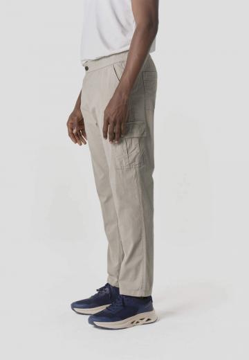 Брюки с накладными карманами