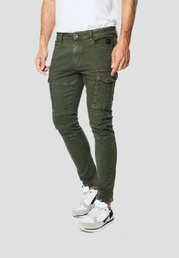 Брюки с накладными карманами