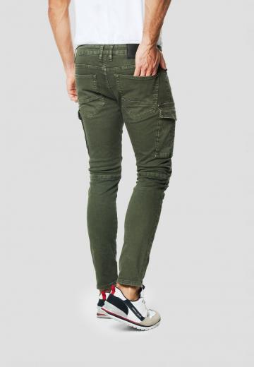 Брюки с накладными карманами