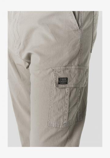 Брюки с накладными карманами