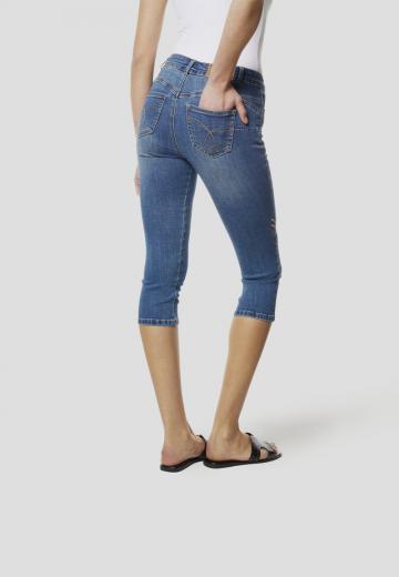 Короткие джинсы