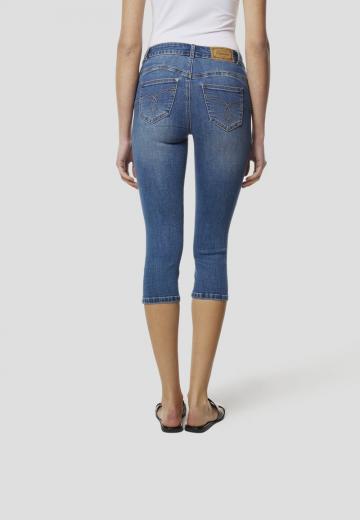 Короткие джинсы