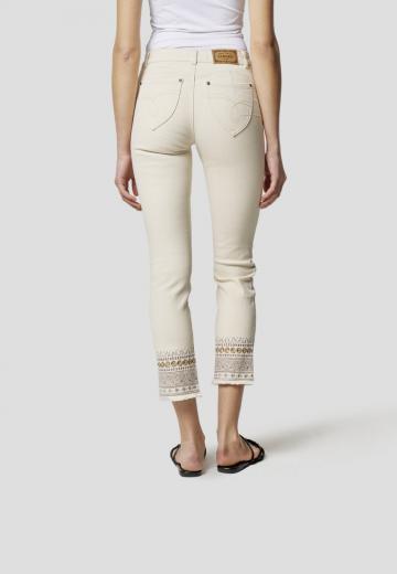 Короткие джинсы