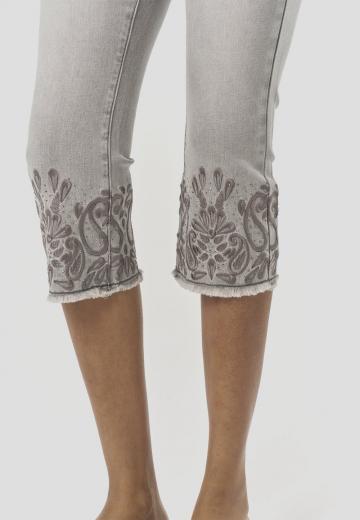 Короткие джинсы