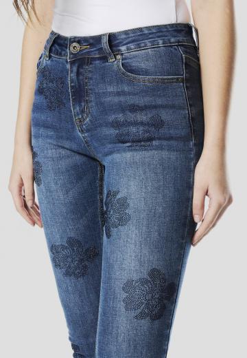 Короткие джинсы