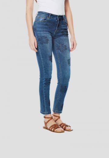 Короткие джинсы