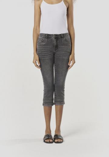 Короткие джинсы