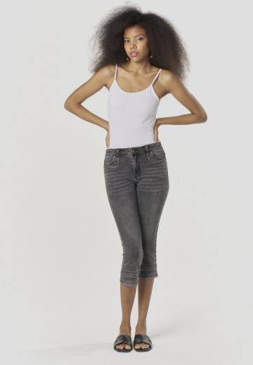 Короткие джинсы