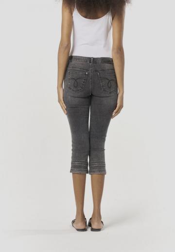 Короткие джинсы