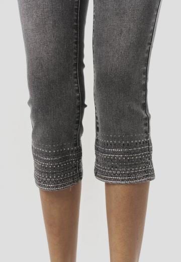 Короткие джинсы
