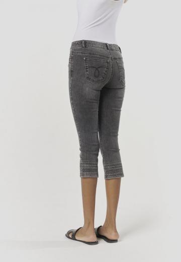 Короткие джинсы