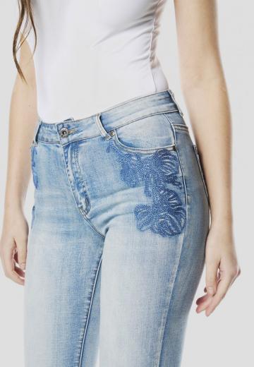 Клешеные брюки