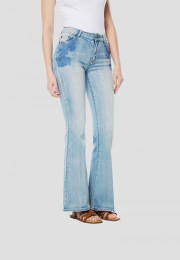 Клешеные брюки