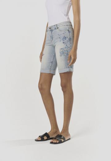 Джинсовые шорты