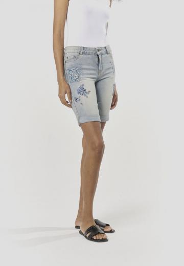 Джинсовые шорты