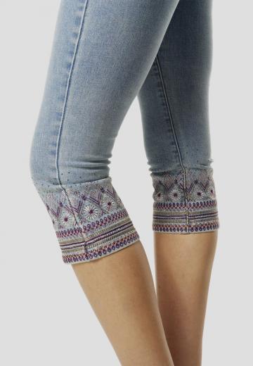 Короткие джинсы