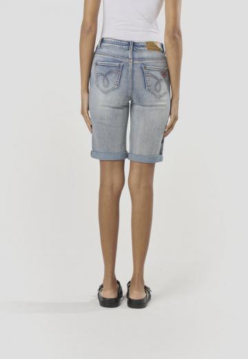 Джинсовые шорты
