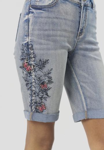 Джинсовые шорты
