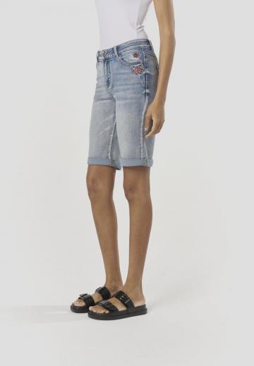 Джинсовые шорты