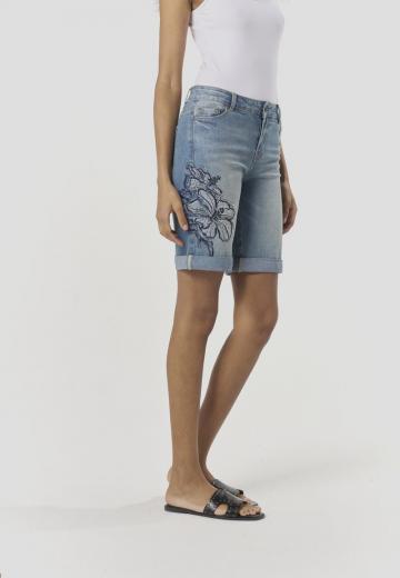 Джинсовые шорты