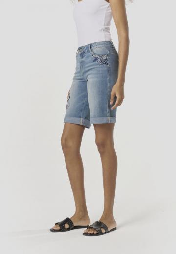 Джинсовые шорты