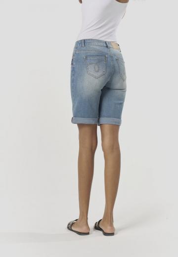 Джинсовые шорты