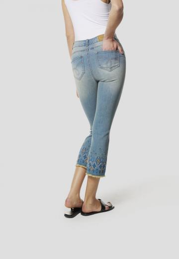 Короткие джинсы