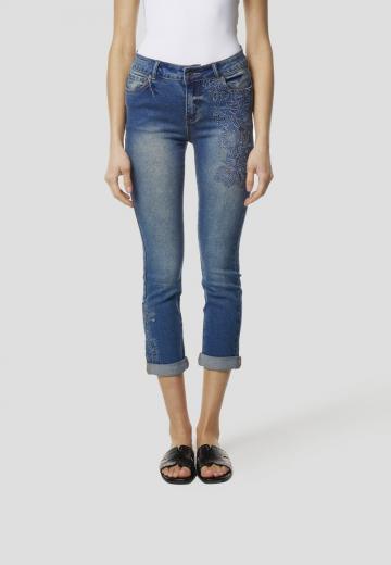 Короткие джинсы