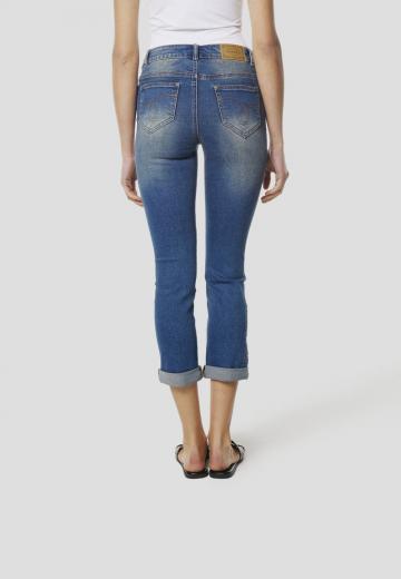 Короткие джинсы