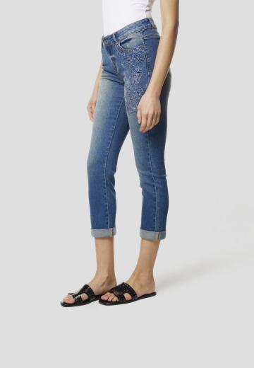 Короткие джинсы