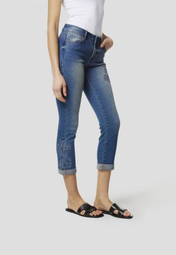 Короткие джинсы