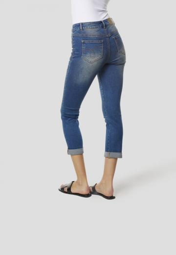 Короткие джинсы