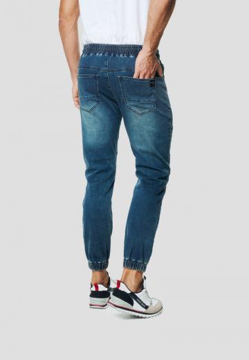 Узкие джинсы