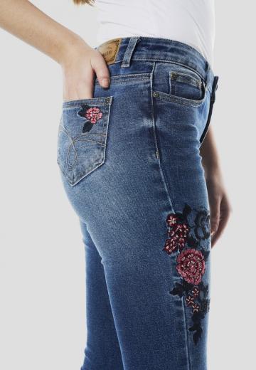 Короткие джинсы