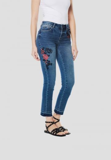 Короткие джинсы