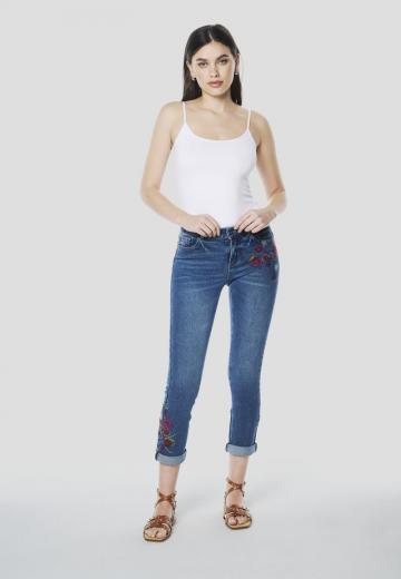 Короткие джинсы