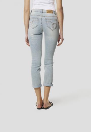 Короткие джинсы