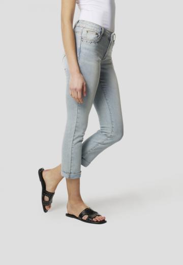 Короткие джинсы