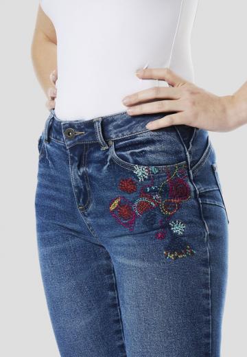 Короткие джинсы