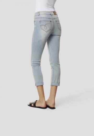 Короткие джинсы